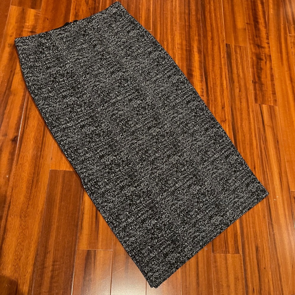 TAHARI Midi Pencil Skirt Black White Tweed Textured Office Work Stretch Size 8